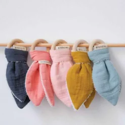 Anneau de dentition en bois Bleu pétrole (personnalisable)