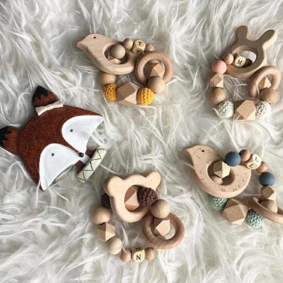 Anneau de dentition en bois Oiseau moutarde et beige (personnalisable)