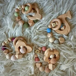 Anneau de dentition en bois ours olive et kaki (personnalisable)