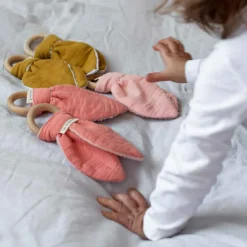 Anneau de dentition en bois Beige (rosé personnalisable)