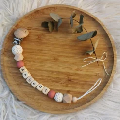 Attache sucette en bois brique et blanc (personnalisable)