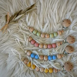 Attache sucette en bois Moon bleuet