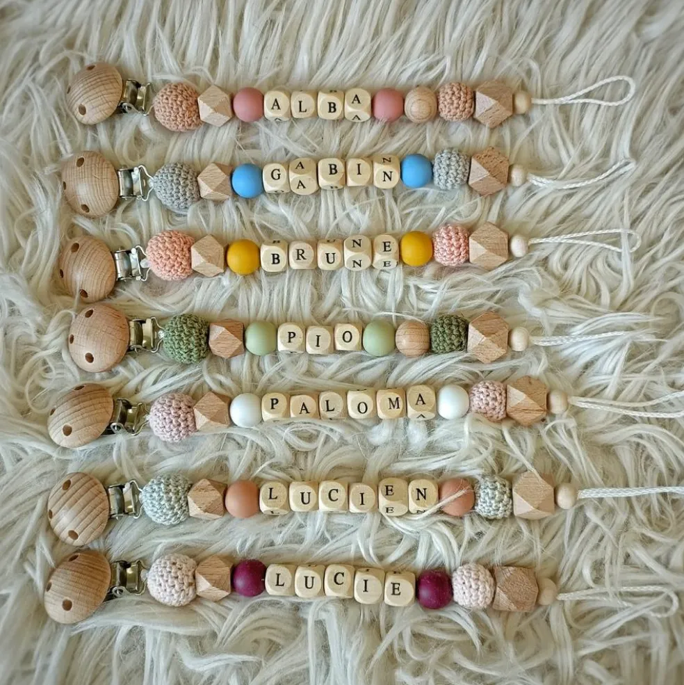 Attache sucette en bois olive et kaki (personnalisable)