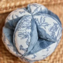 Balle sensorielle lapin Toile de Jouy bleu