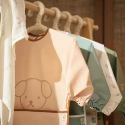 Bavoir à manches imperméable Miffy Peekaboo Wild Rose