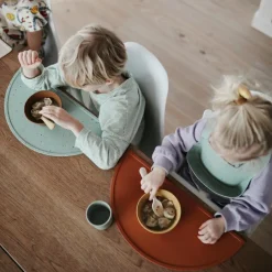 Bavoir à poche en silicone Cambridge blue confetti