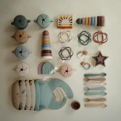 Bavoir à poche en silicone Cambridge blue confetti