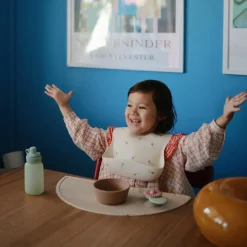 Bavoir à poche en silicone Kite