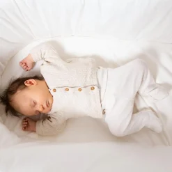 Berceau en rotin avec pieds en métal