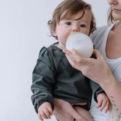 Biberon anti-colique en silicone Blossom (240 ml)