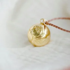 Bola de grossesse Nymphéa cordon personnalisable (or jaune 18 carats)