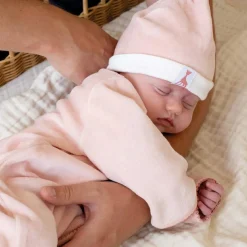 Bonnet de naissance en velours rose Sophie la girafe (0-1 mois)