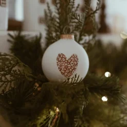 Boule de Noël Coeur léopard (personnalisable)