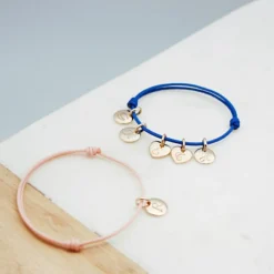 Bracelet cordon 1 charm rond personnalisable (plaqué or)