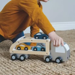 Camion remorque pour voitures en bois