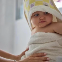 Cape de bain Comme un bonbon Romy damier jaune