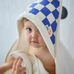 Cape de bain Comme un bonbon Romy damier bleu