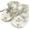 Chaussons de naissance en coton Olive Bloom (0-1 mois)
