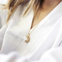 Collier enfant médaille et étoile en nacre personnalisable (plaqué or)