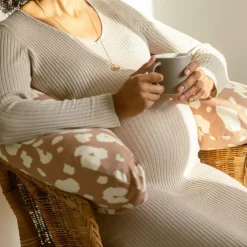 Coussin de grossesse Big Flopsy™ Jersey de coton imprimé Savannah Bloom