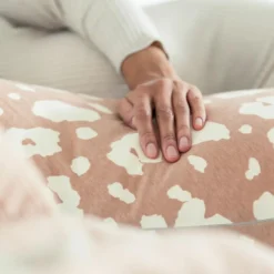 Coussin de grossesse Big Flopsy™ Jersey de coton imprimé Savannah Bloom