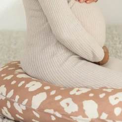 Coussin de grossesse Big Flopsy™ Jersey de coton imprimé Savannah Bloom