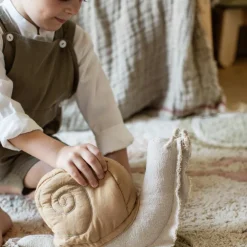 Coussin escargot Lazy Snail (40 x 22 cm)