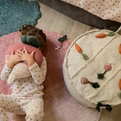 Coussin tricoté en coton Ramona le radis x Oli & Carol (30 x 30 cm)