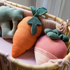 Coussin tricoté en coton Ramona le radis x Oli & Carol (30 x 30 cm)