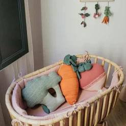 Coussin tricoté en coton Ramona le radis x Oli & Carol (30 x 30 cm)