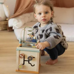 Cube d'activités en bois