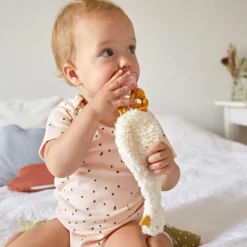 Doudou attache sucette Tiny Farmer Oie