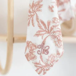 Doudou Augustin le lapin rose