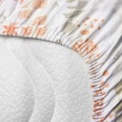 Drap housse en coton bio Yukari Peach pour landau (72 x 33 cm)