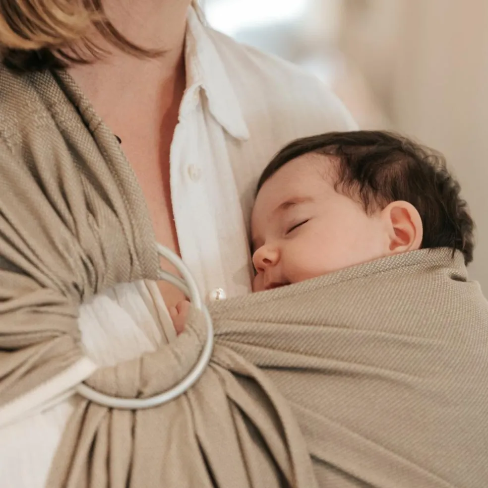 Echarpe de portage Sling sans noeud tissé en coton bio beige sable