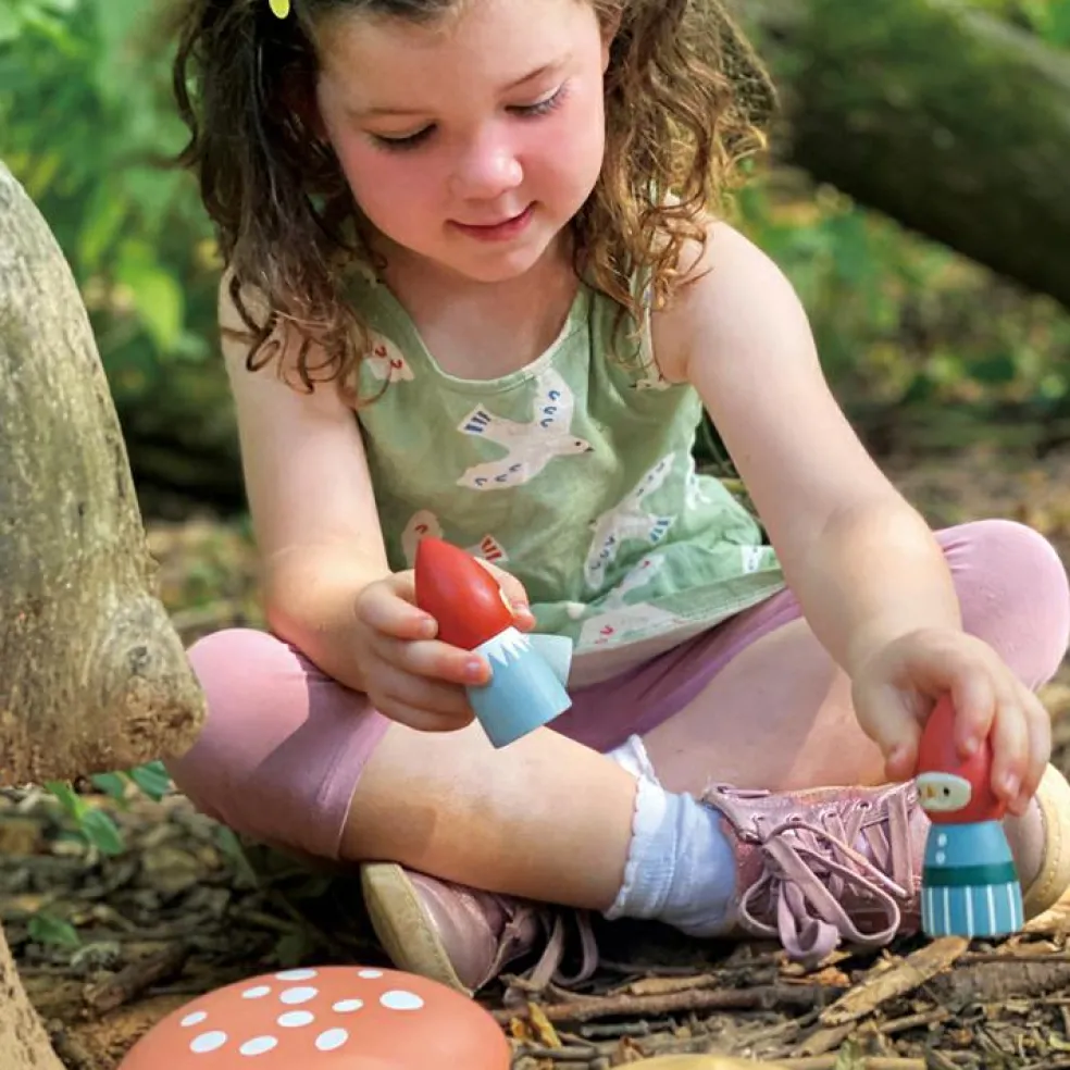 Famille de gnomes et forêt en bois