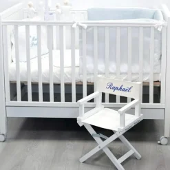 Fauteuil metteur en scène bleu roi pieds blancs (personnalisable)