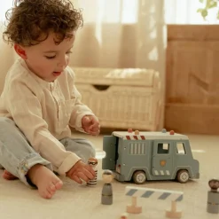 Fourgon de police en bois