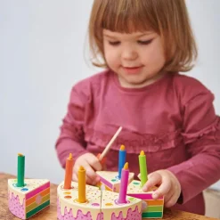 Gâteau d'anniversaire arc-en-ciel à découper