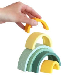 Jeu à empiler arc en ciel vert
