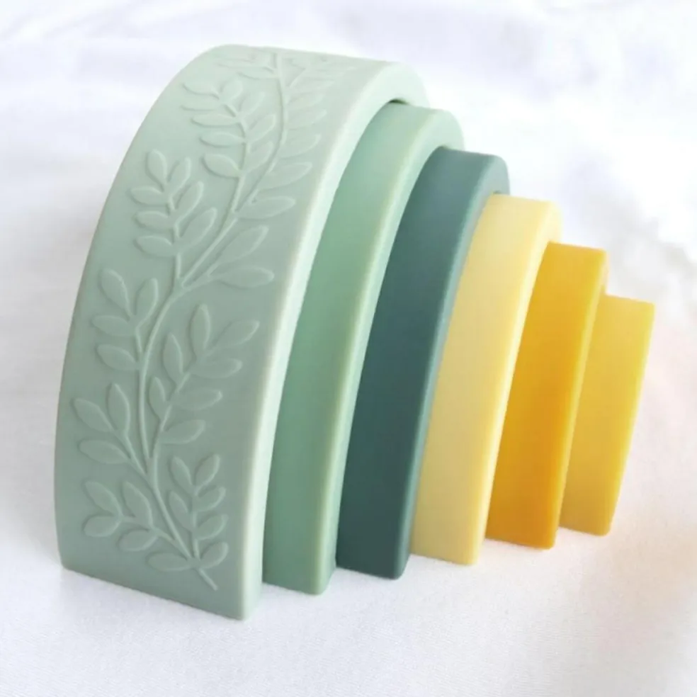 Jeu à empiler arc en ciel vert