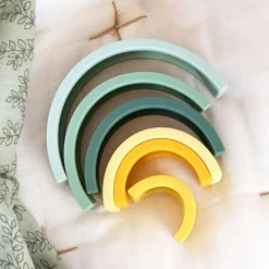 Jeu à empiler arc en ciel vert