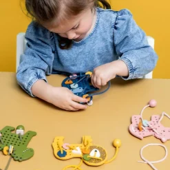 Jeux de laçage bois animaux