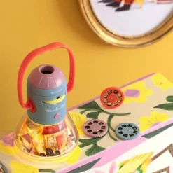 Lanterne à histoires Les Minouchkas