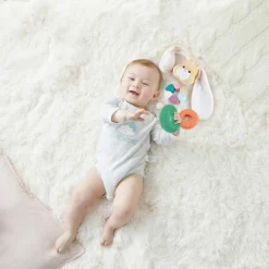 Lapin à empiler en bois et tissu