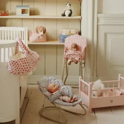 Lit pour poupée en bois rose