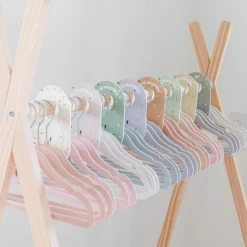 Lot de 15 cintres en velours rose