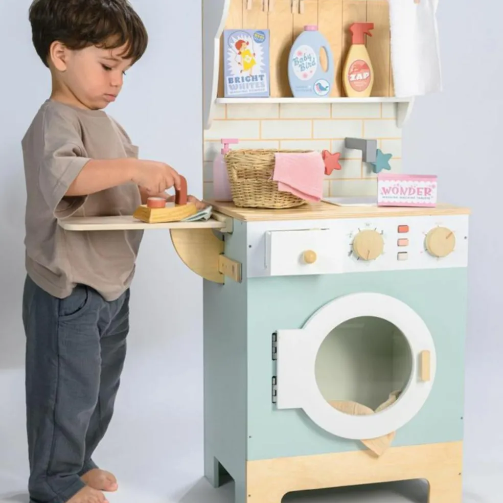 Machine à laver avec accessoires en bois