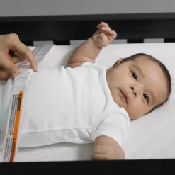 Matelas à langer à rebords