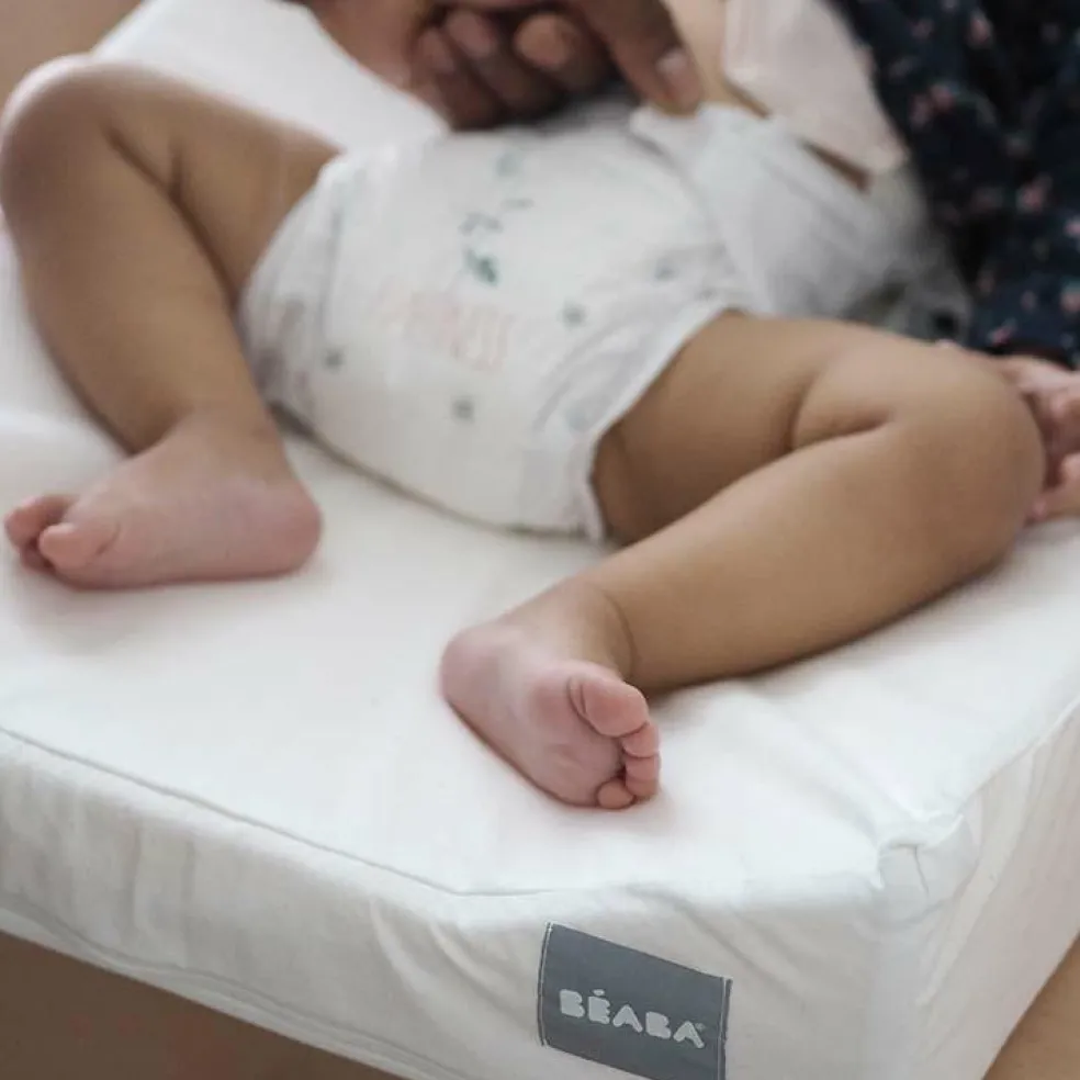 Matelas à langer incliné Sofalange avec housse blanche
